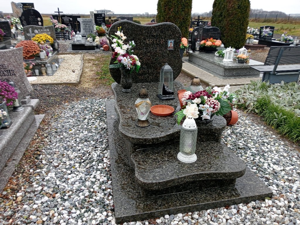 Grób Artur Latek